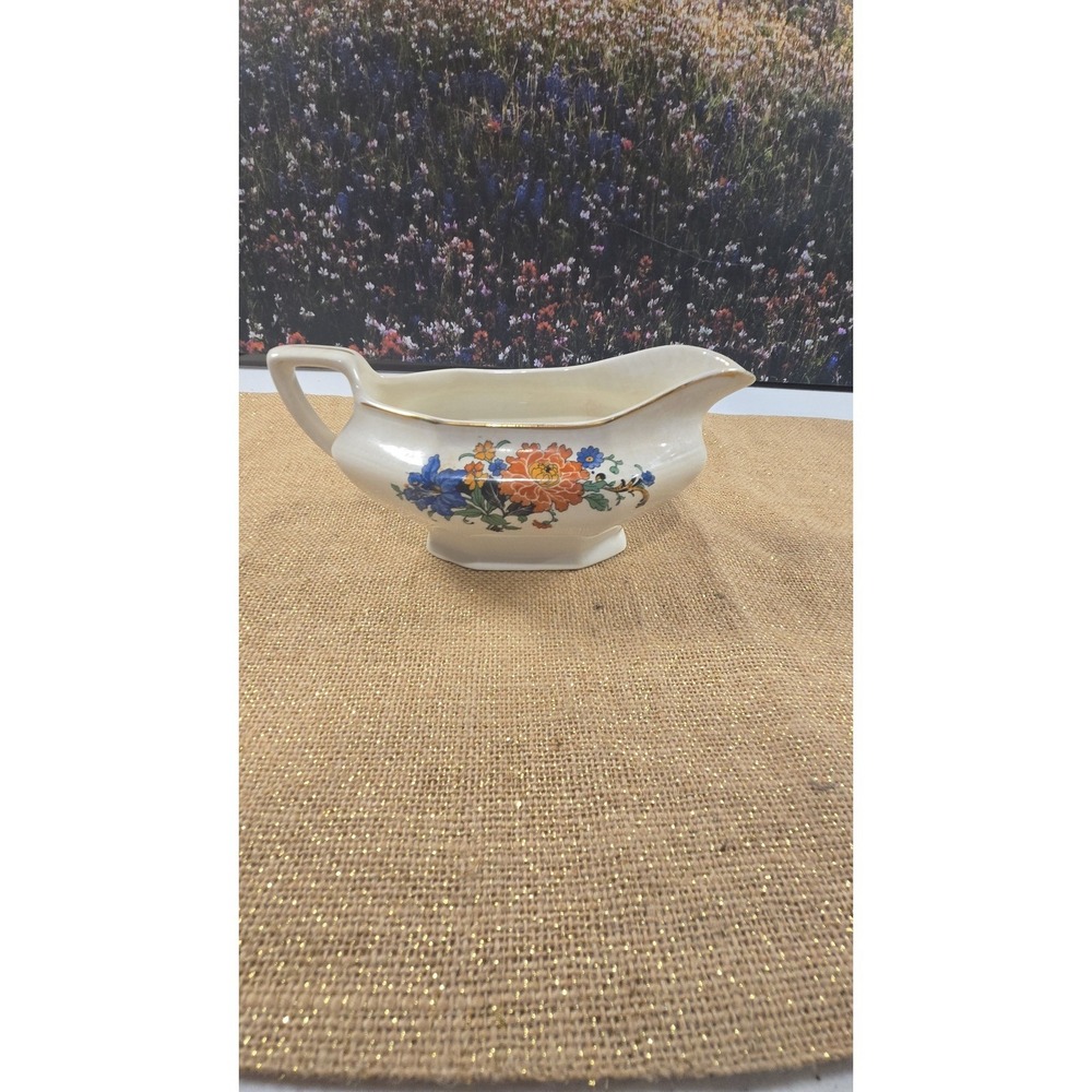 CC-1565. Vintage gravy boat